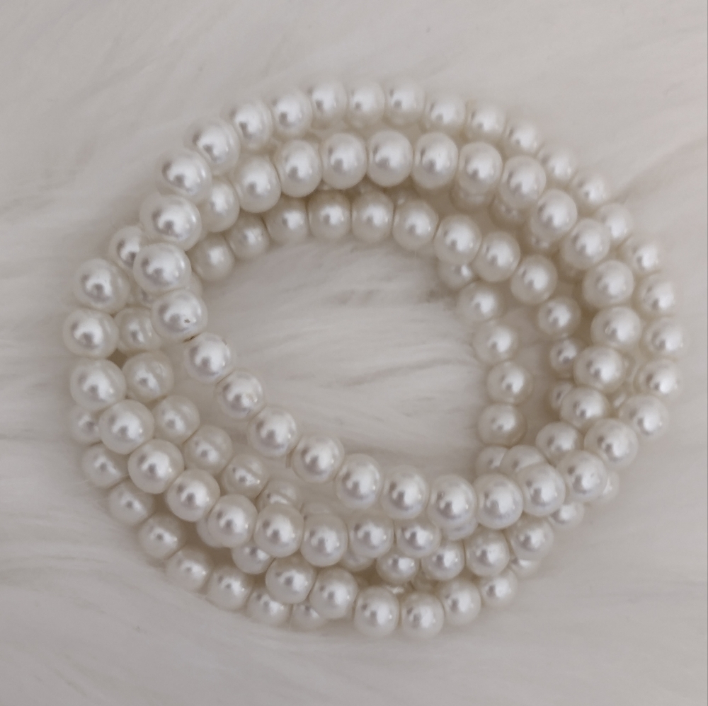 Child size set of 5 stacking faux pearl bracelet